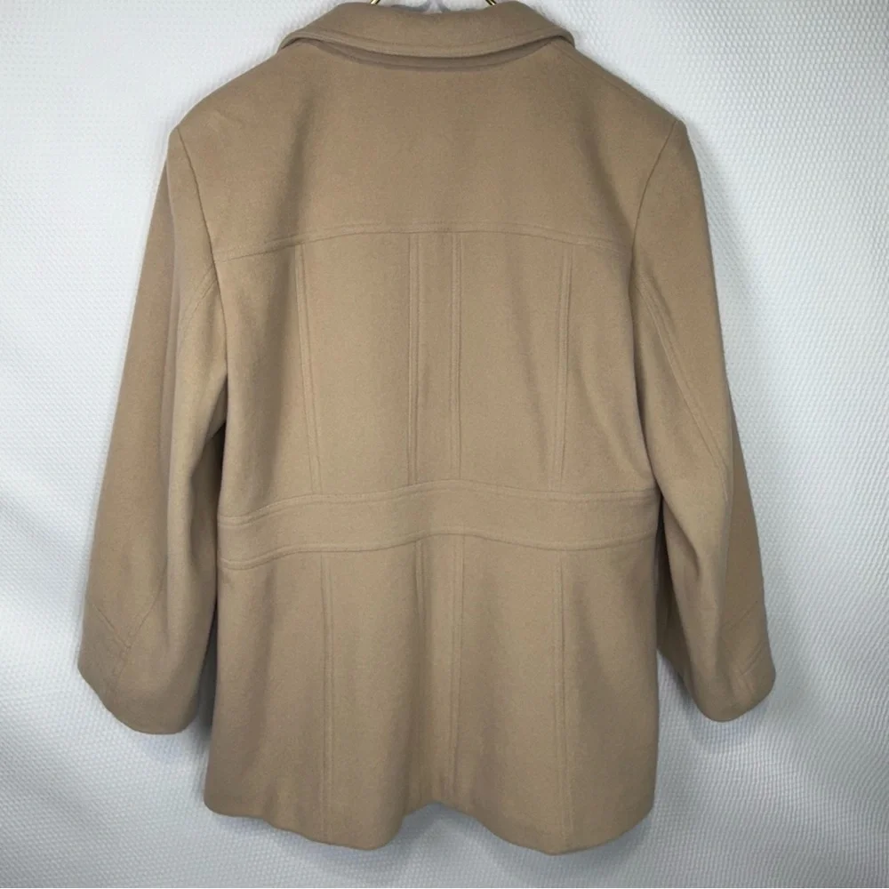 B. Moss Vintage Tan Wool Blend Women's Coat Size Large Button Front Collared